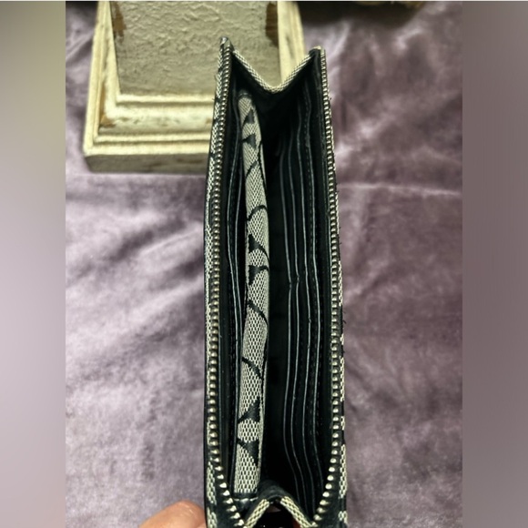 Coach NWOT signature monogram wallet New never used. - Picture 6 of 8